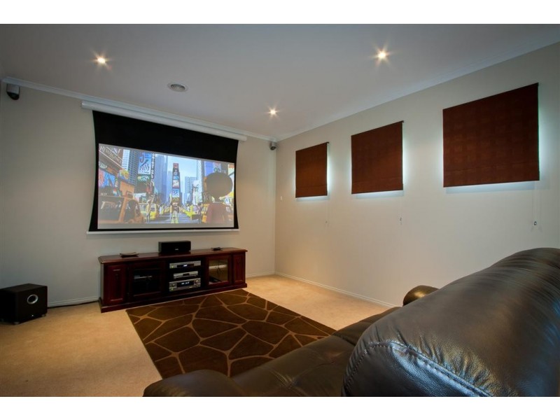 8 Orchardview Grove, Sunbury VIC 3429