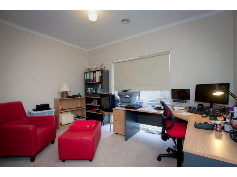 8 Orchardview Grove, Sunbury VIC 3429