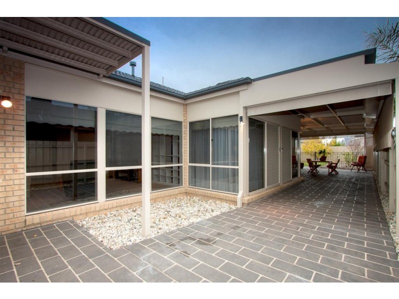 8 Orchardview Grove, Sunbury VIC 3429