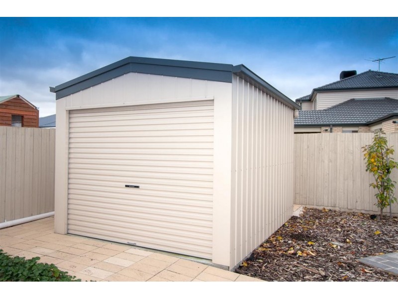 8 Orchardview Grove, Sunbury VIC 3429