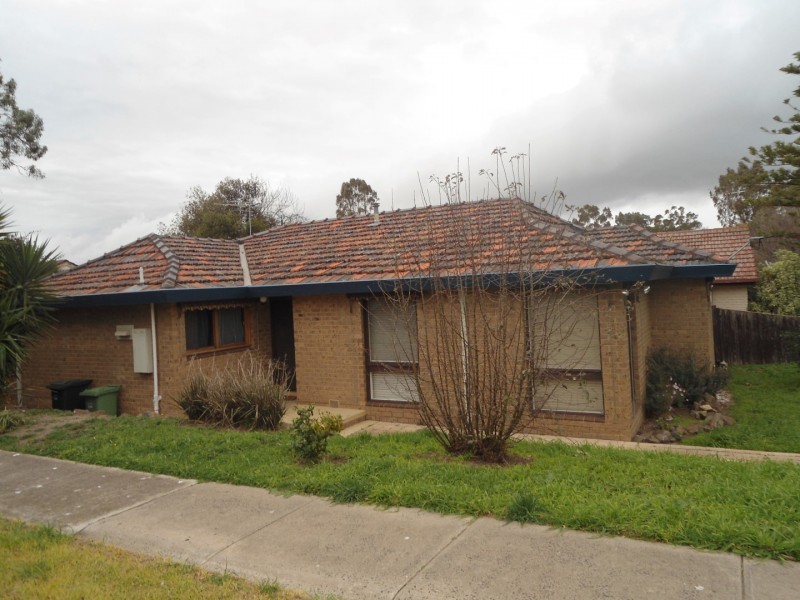 17 BLAXLAND DRIVE, Sunbury VIC 3429