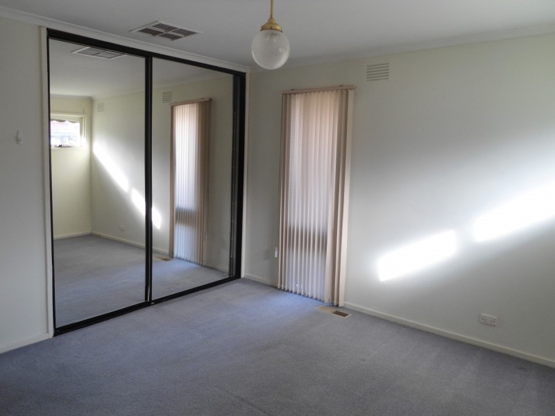 17 BLAXLAND DRIVE, Sunbury VIC 3429