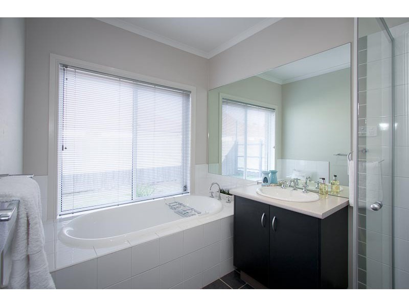 7 Highdale Close, Sunbury VIC 3429