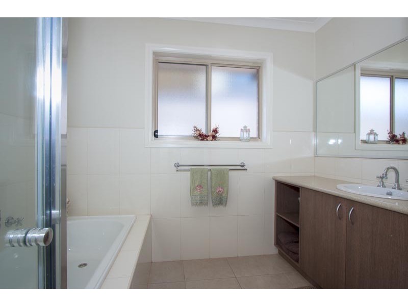 9 Golf Links Drive, Sunbury VIC 3429