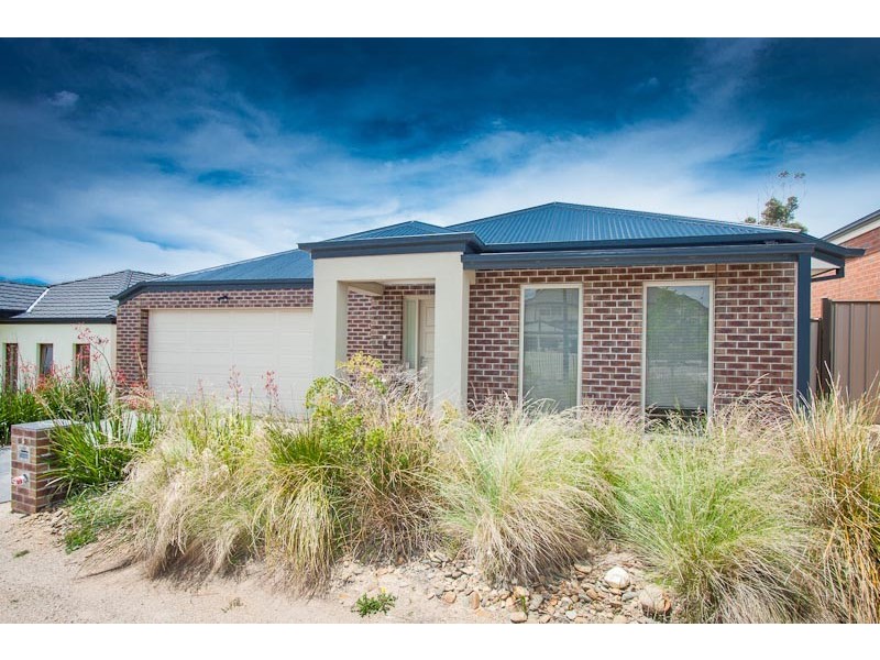 9 Golf Links Drive, Sunbury VIC 3429