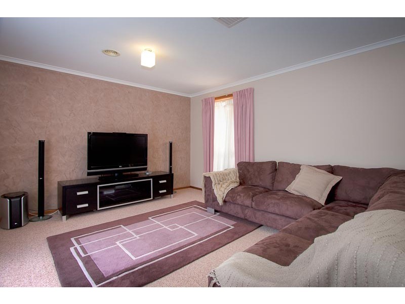 49 Olive Grove, Sunbury VIC 3429