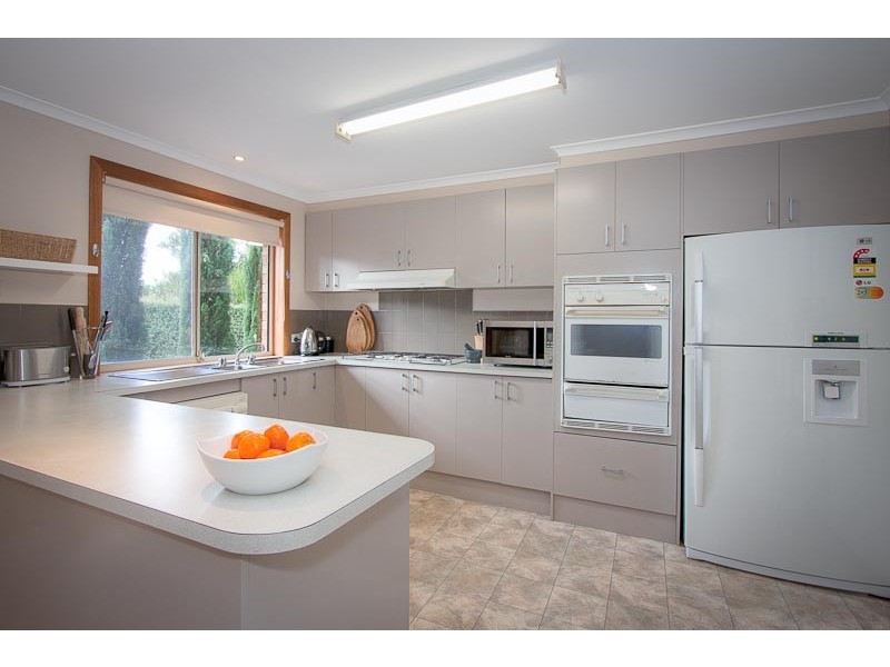 49 Olive Grove, Sunbury VIC 3429