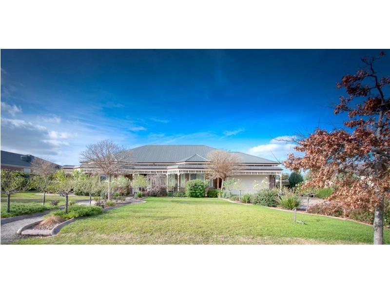 6 Rupertsdale Road, Sunbury VIC 3429