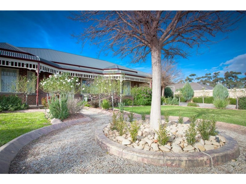 6 Rupertsdale Road, Sunbury VIC 3429