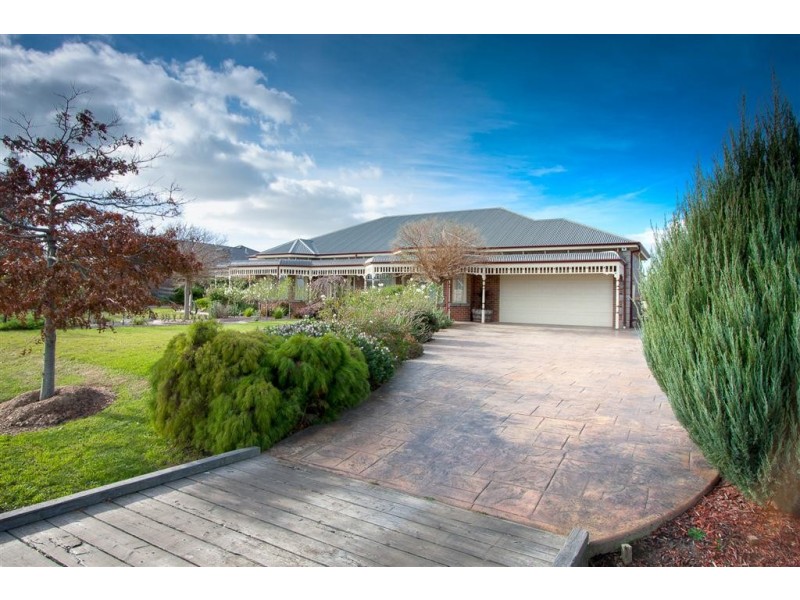 6 Rupertsdale Road, Sunbury VIC 3429