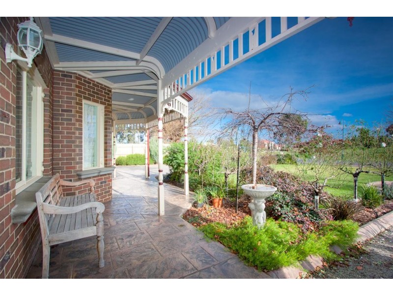 6 Rupertsdale Road, Sunbury VIC 3429