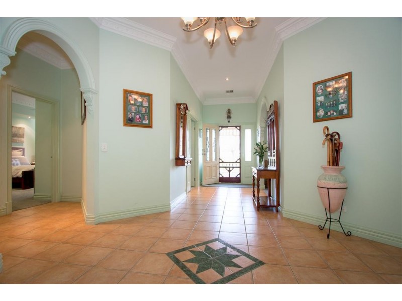 6 Rupertsdale Road, Sunbury VIC 3429