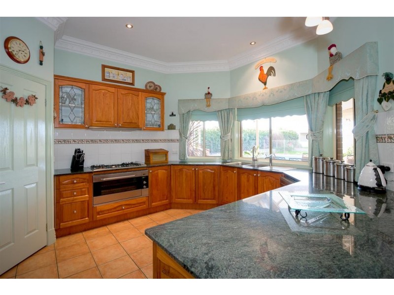 6 Rupertsdale Road, Sunbury VIC 3429