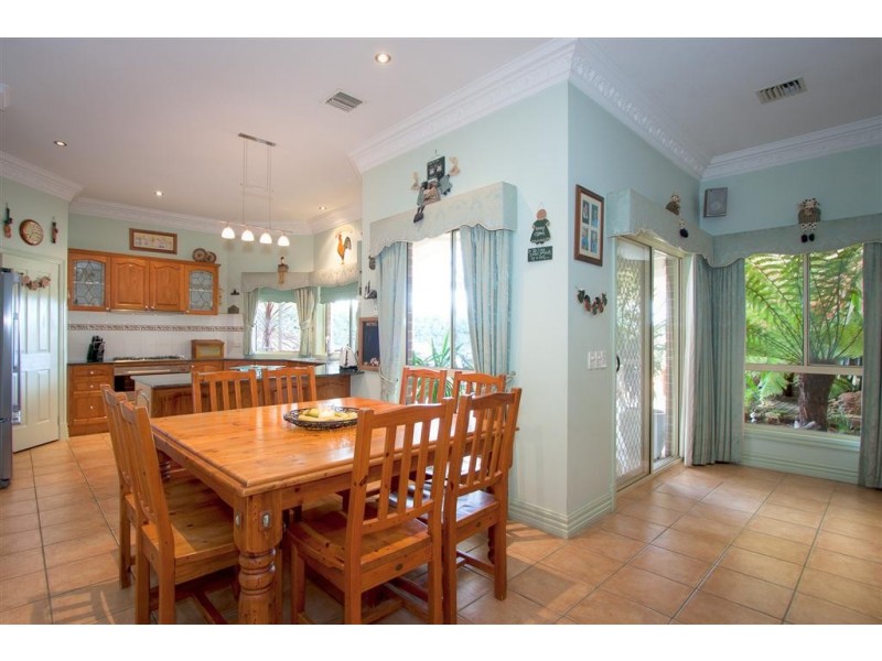 6 Rupertsdale Road, Sunbury VIC 3429