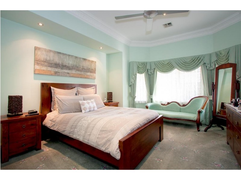 6 Rupertsdale Road, Sunbury VIC 3429