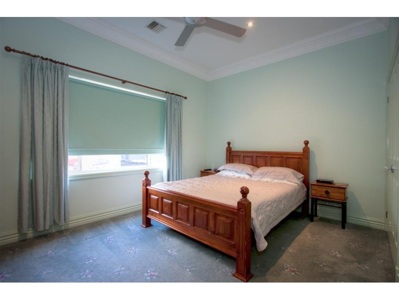 6 Rupertsdale Road, Sunbury VIC 3429