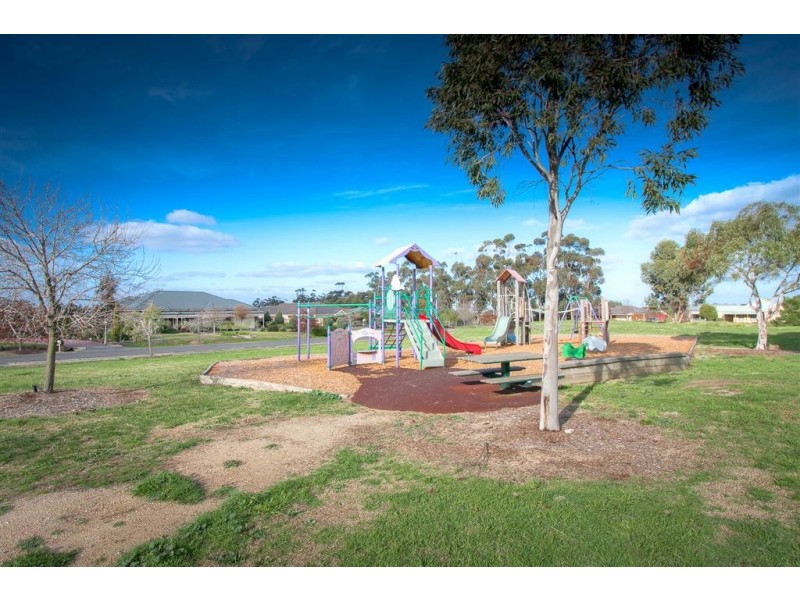 6 Rupertsdale Road, Sunbury VIC 3429