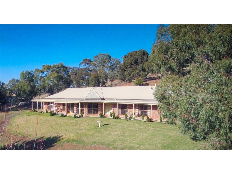 2 Valley View Crescent, Sunbury VIC 3429