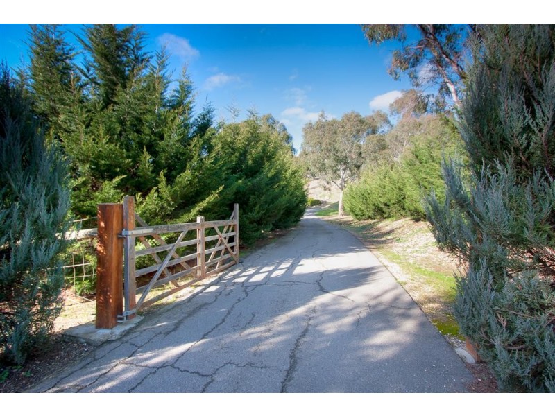 2 Valley View Crescent, Sunbury VIC 3429