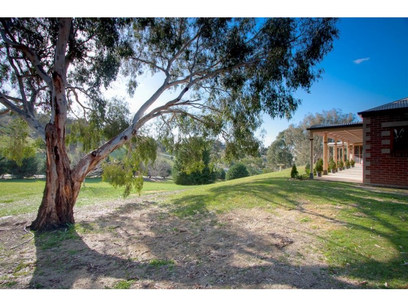 2 Valley View Crescent, Sunbury VIC 3429