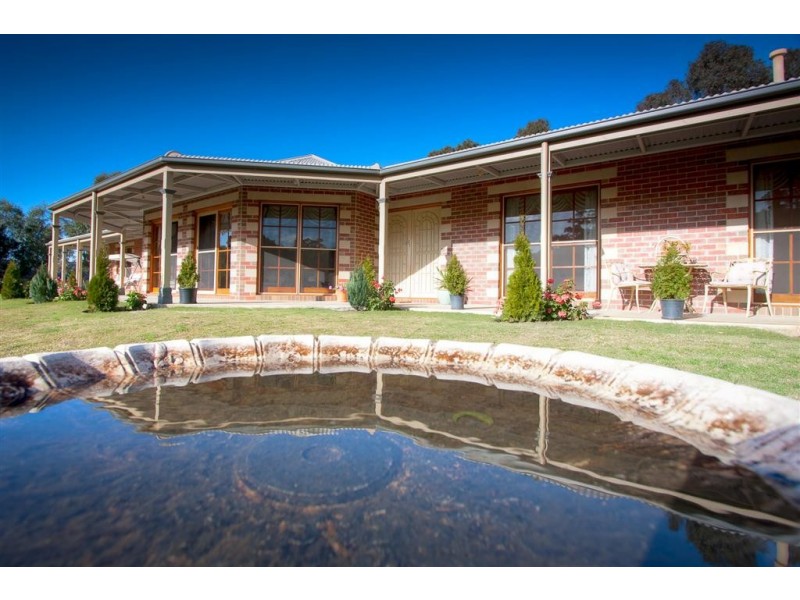 2 Valley View Crescent, Sunbury VIC 3429