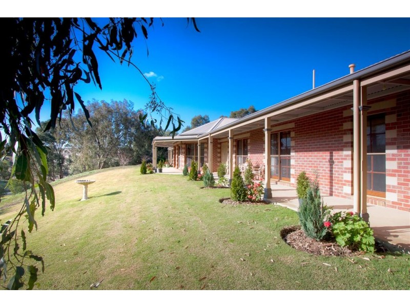 2 Valley View Crescent, Sunbury VIC 3429