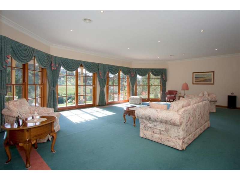 2 Valley View Crescent, Sunbury VIC 3429