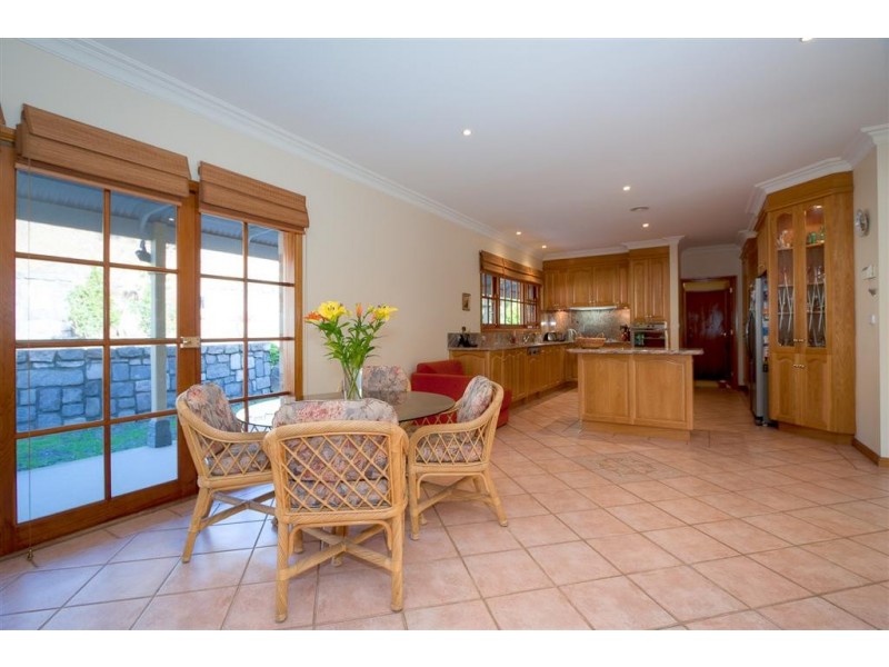 2 Valley View Crescent, Sunbury VIC 3429