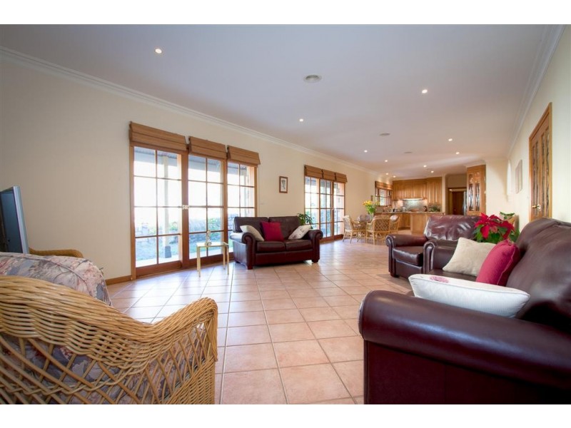 2 Valley View Crescent, Sunbury VIC 3429