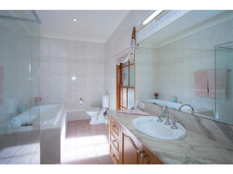 2 Valley View Crescent, Sunbury VIC 3429