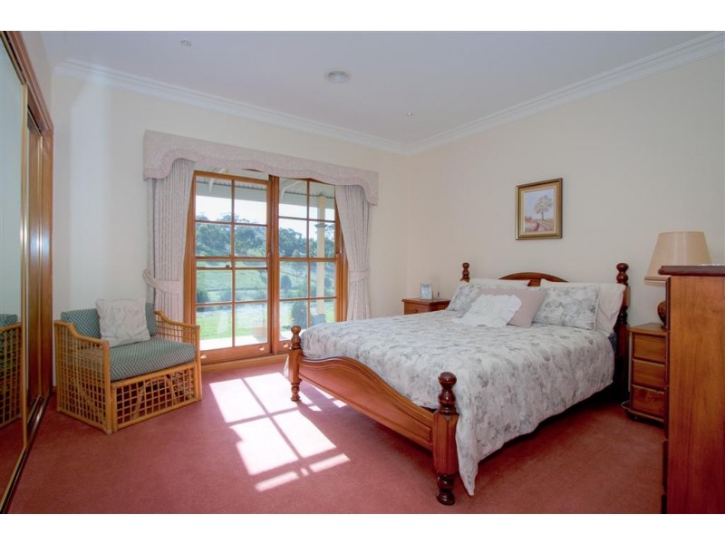 2 Valley View Crescent, Sunbury VIC 3429