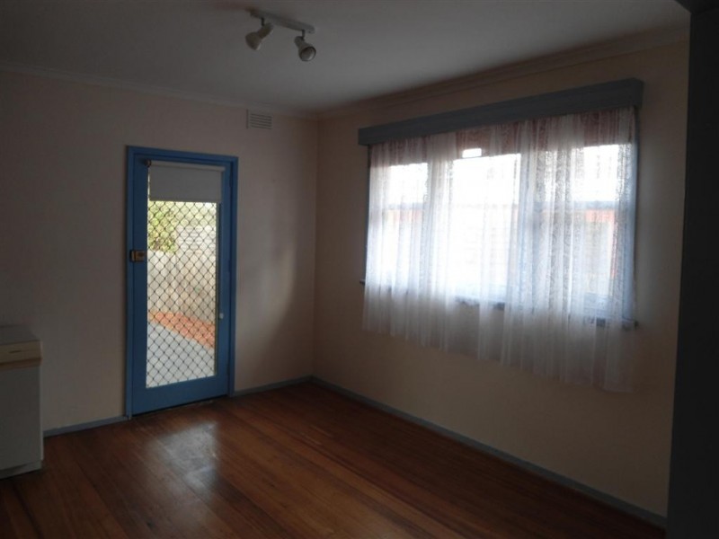 327 ELIZABETH DRIVE, Sunbury VIC 3429