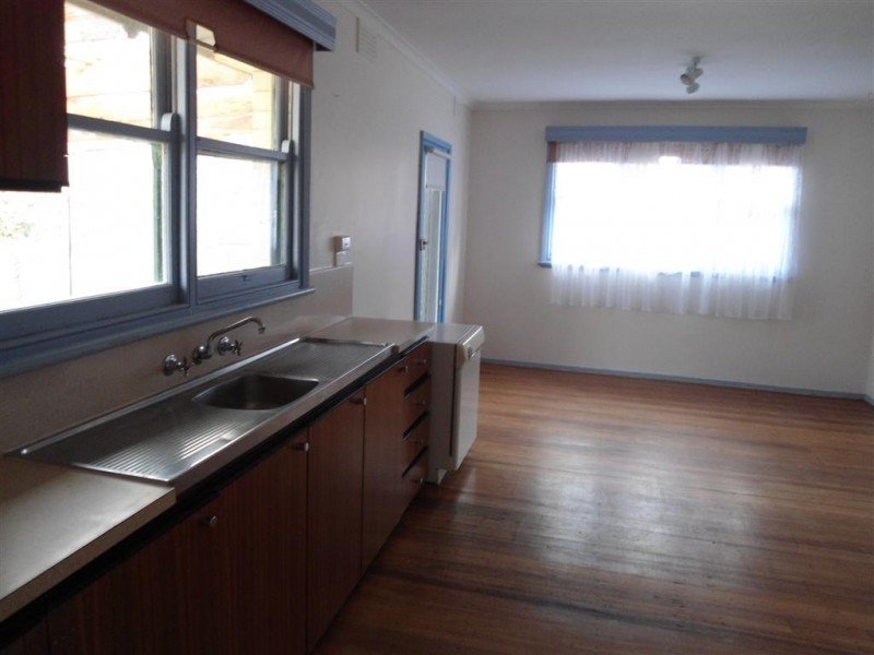 327 ELIZABETH DRIVE, Sunbury VIC 3429