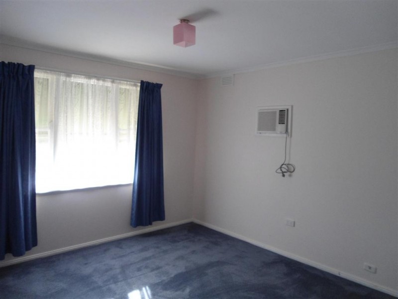 327 ELIZABETH DRIVE, Sunbury VIC 3429