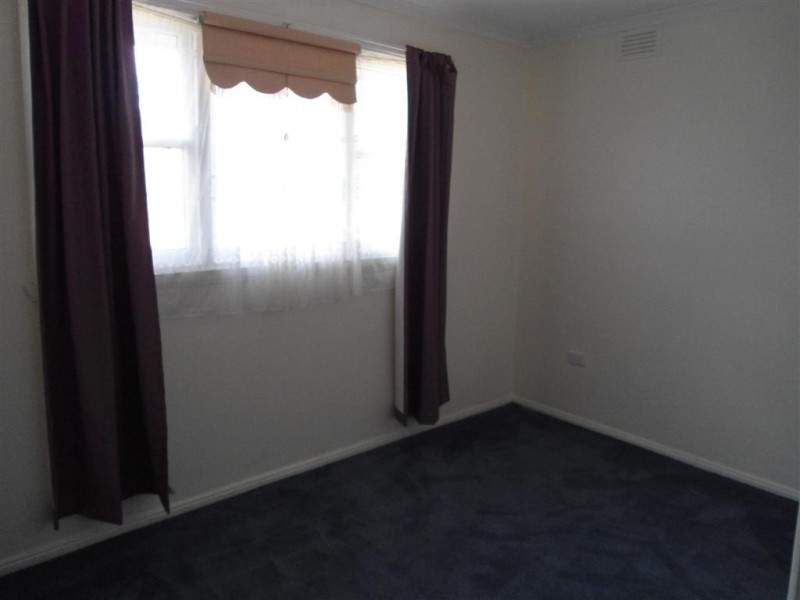 327 ELIZABETH DRIVE, Sunbury VIC 3429