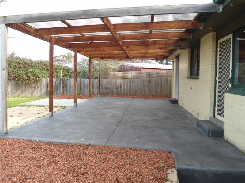 327 ELIZABETH DRIVE, Sunbury VIC 3429