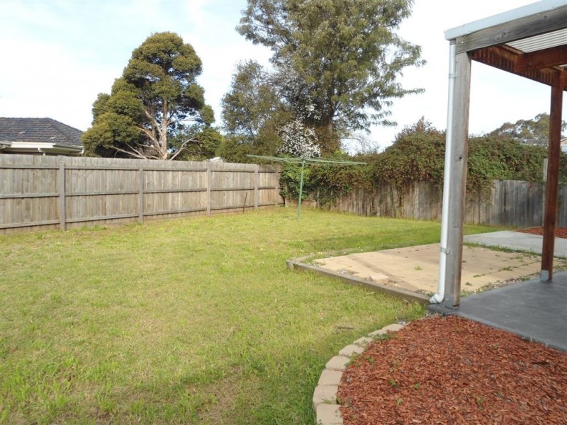 327 ELIZABETH DRIVE, Sunbury VIC 3429