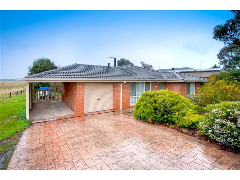 4 Lewin Street, Sunbury VIC 3429