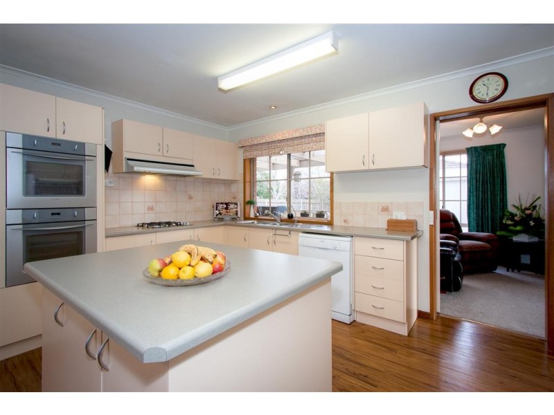 8 Blackman Close, Sunbury VIC 3429