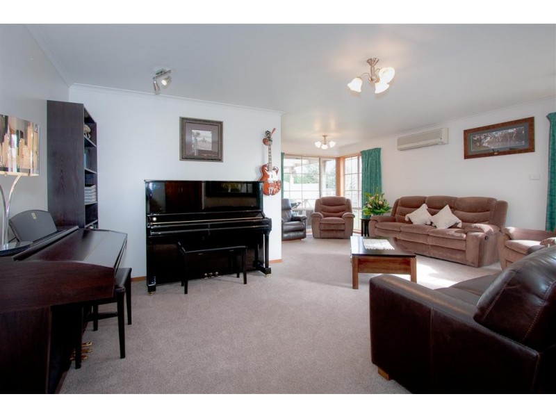8 Blackman Close, Sunbury VIC 3429