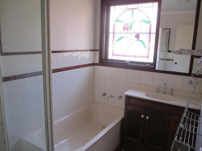 42 MARJORIE AVENUE, Sunbury VIC 3429