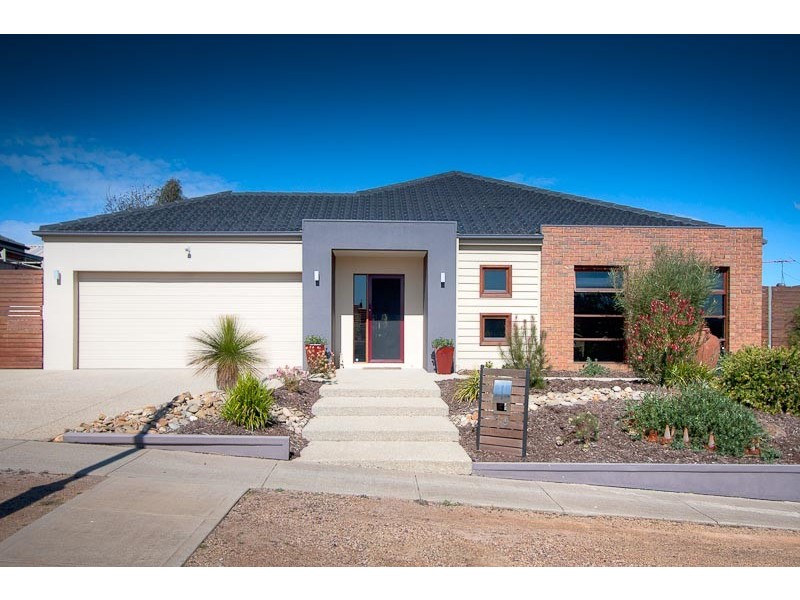 19 Ironbark Drive, Sunbury VIC 3429