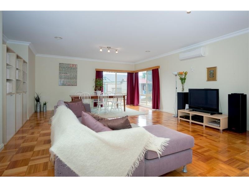 11 Seagull Place, Sunbury VIC 3429