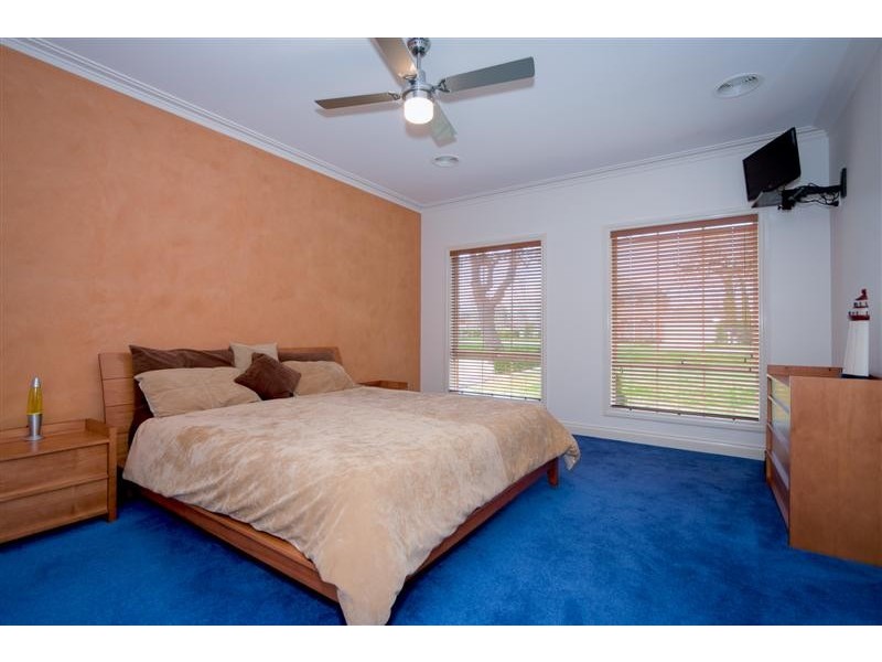 3 The Avenue, Sunbury VIC 3429