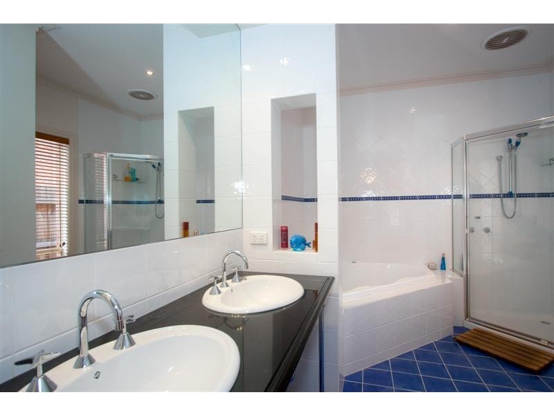 3 The Avenue, Sunbury VIC 3429