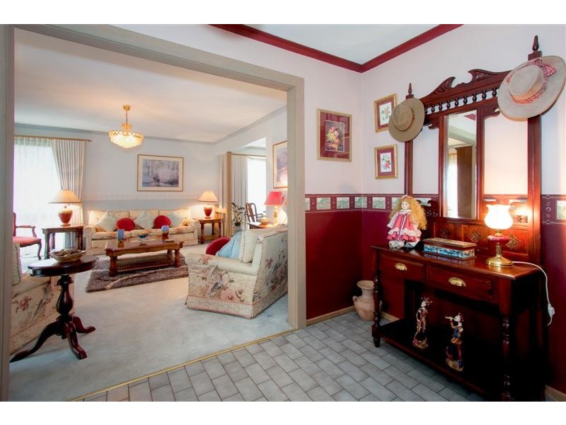 10 Chicola Close, Sunbury VIC 3429