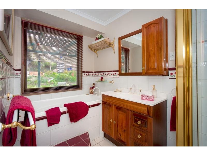 10 Chicola Close, Sunbury VIC 3429