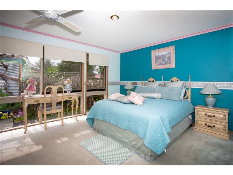 10 Chicola Close, Sunbury VIC 3429