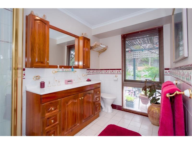 10 Chicola Close, Sunbury VIC 3429