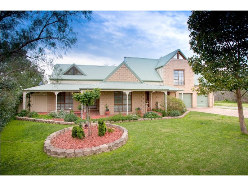 31 Powlett Street, Sunbury VIC 3429